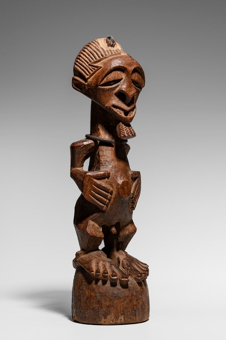 ‡ Songye Figure: D.R. Congo Wood, 45 cm Provenance: Odette (1925-2012) and René (1901-1998) Delenne Collection, Brussels Pierre Dartevelle (1940-2022), Brussels Luisa Muller van Ist