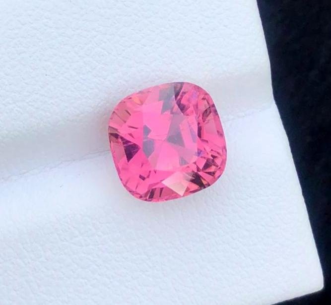 4 Carats Beautiful Tourmaline Gemstone (1 of 5)