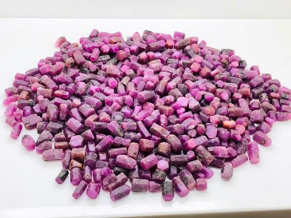 1 Kg Beautiful Ruby Corundum Crystals Lot (1 of 7)
