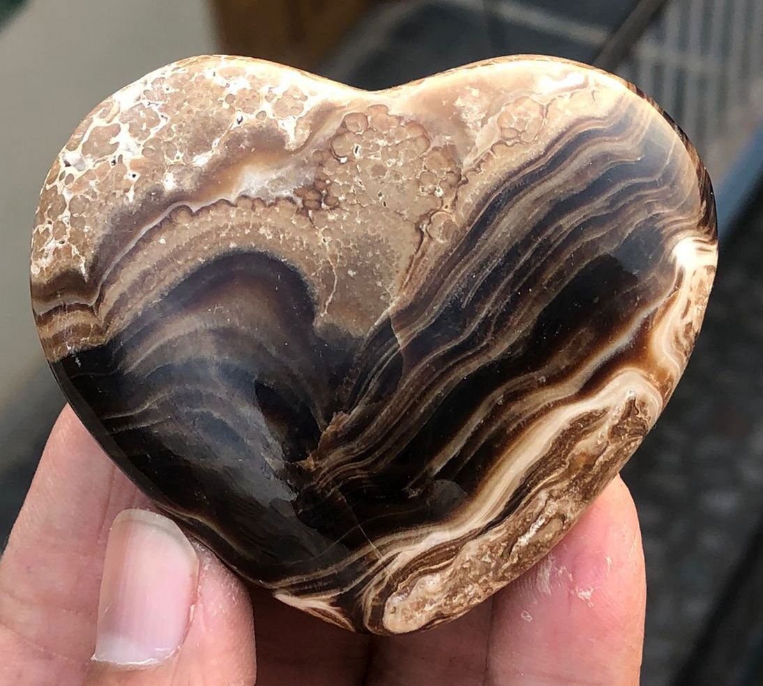 142 Grams Beautiful Chocolate calcite Carving Heart (1 of 4)