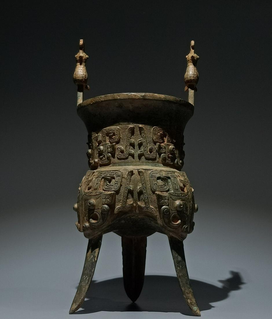 Chinese bronze ware wine vessel: Size: Height 39 cm - Width 18 cm Materials: Bronze Ware Time Period: Zhou dynasty Manufactured Date: 700-BC Period Origin: China