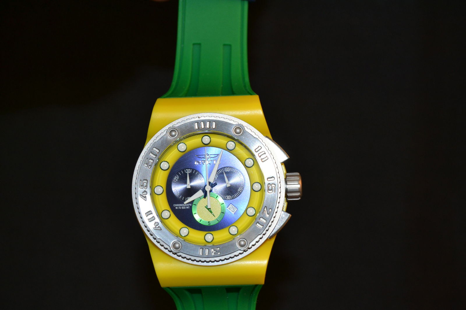 invicta akula sport