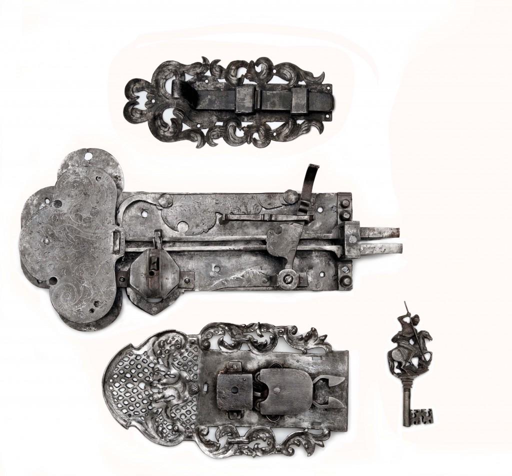 Two Baroque Locks, Key and 1 Plug: Heavy, barocque iron door lock, engraved, early 18th century, length 47 cm, barock chest lock, openwork lock plate, height 30 cm, openwork barock plug, length 24 cm. Iron figural three-dimensional ren