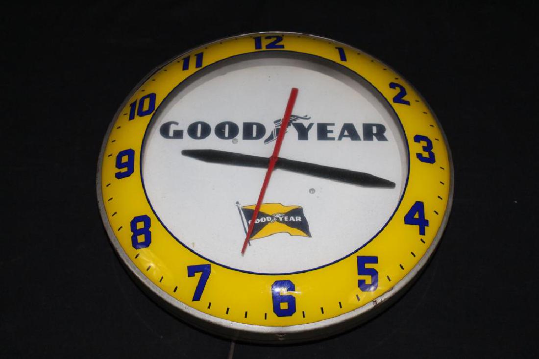 RARE VERSION GOOD YEAR TIRES CLOCK: 14" DIA. LIGHTS AND RUNS. APPROXIMATE SHIPPING COST $45 TO $55. THIS ITEM IS GUARANTEED TO BE OLD AND ORIGINAL.