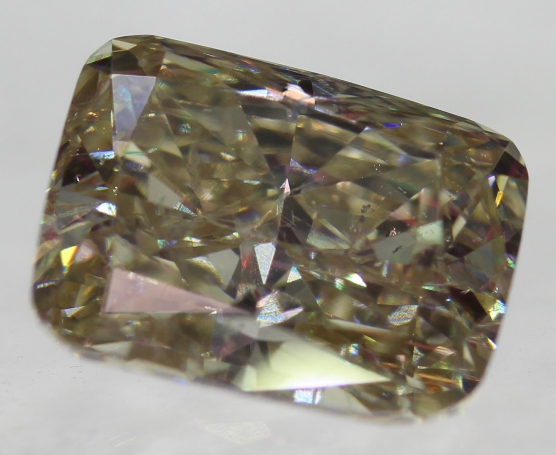 2.60 CARAT K COLOR VVS2 CUSHION LOOSE DIAMOND (1 of 4)
