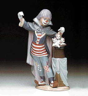 LLADRO "CIRCUS MAGIC" #5892: LLADRO "CIRCUS MAGIC" #5892, Lladro porcelain figure depicting a clown in magician costume pulling cats from his hat. In Good Condition. Measures: 10.5 inches high X 5.5 inches wide Third Party Shippi