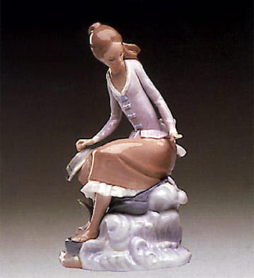 LLADRO "GIRL AT THE SEA-SIDE/POND" #4918 (1 of 1)