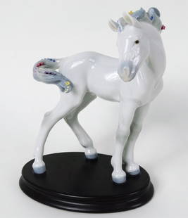 LLADRO RARE UNRELEASED WHITE HORSE: LLADRO RARE UNRELEASED WHITE HORSE, Lladro porcelain figure featuring the rare unreleased white horse of the Lladro Zodiac Collection. Item is in MINT Condition. No chips or scratches to horse or base