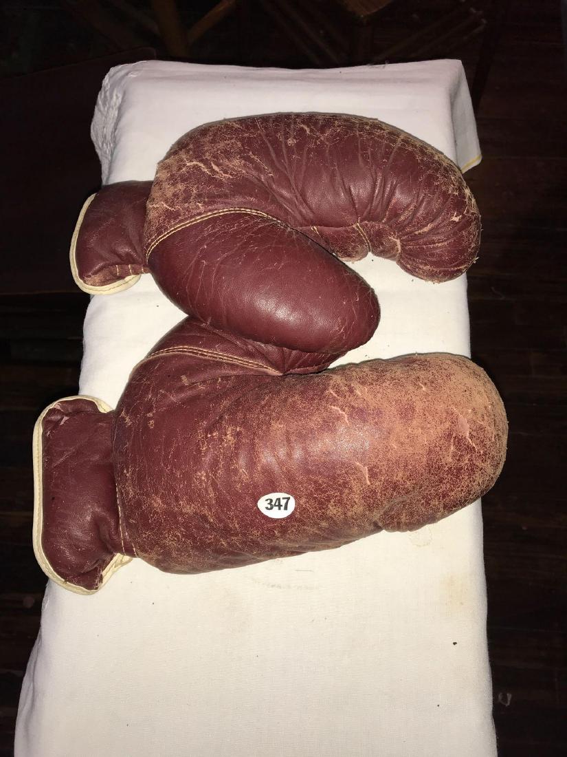 Vintage leather boxing gloves: Vintage leather boxing gloves