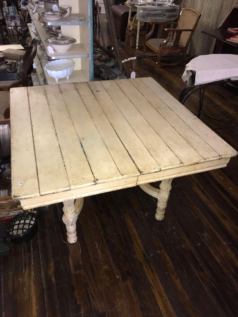 Vintage Oak dining table painted white. Approx 44": Vintage Oak dining table painted white. Approx 44"x 44"x 28"h