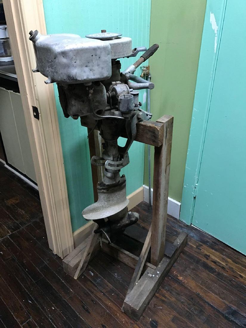 Old Johnson Motor Company outboard motor: Old Johnson Motor Company outboard motor