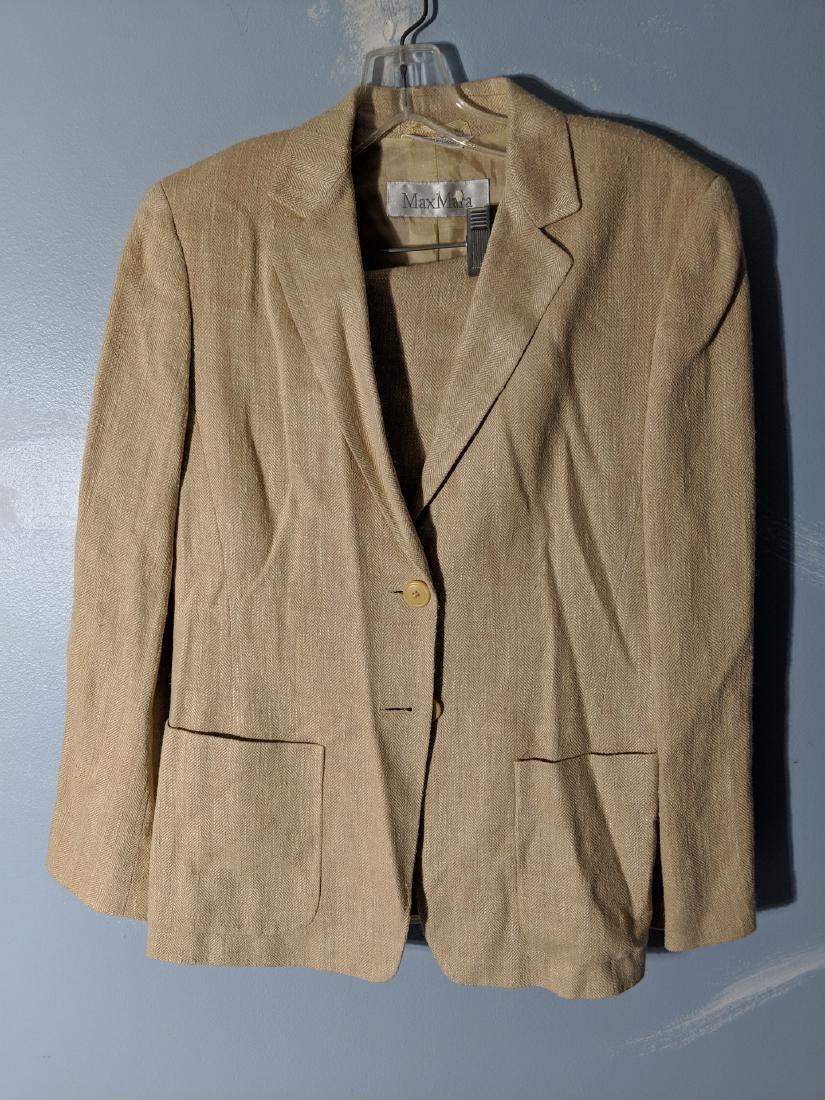 Max Mara Italy Peach Color Linen & Silk Jacket & Pants: Max Mara Italy Peach Color Linen & Silk Jacket & Pants Used 16 shoulder, 18 chest, 21 arm and28 long, Pants are 39 long, 15 waist, 28 inseam Shipping in continental US $10.00 Please ask any questions