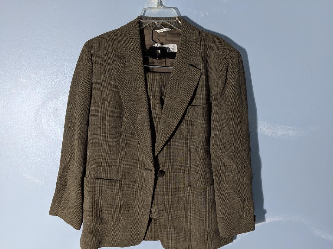 Max Mara Italy Brown Wool Jacket & Pants: Max Mara Italy Brown Wool Jacket & Pants Used 17 shoulder, 19 chest, 23 arm and 30 long, Slacks are 41 long and 15 1/2 waist Shipping in continental US $10.00 Please ask any questions before bidding G