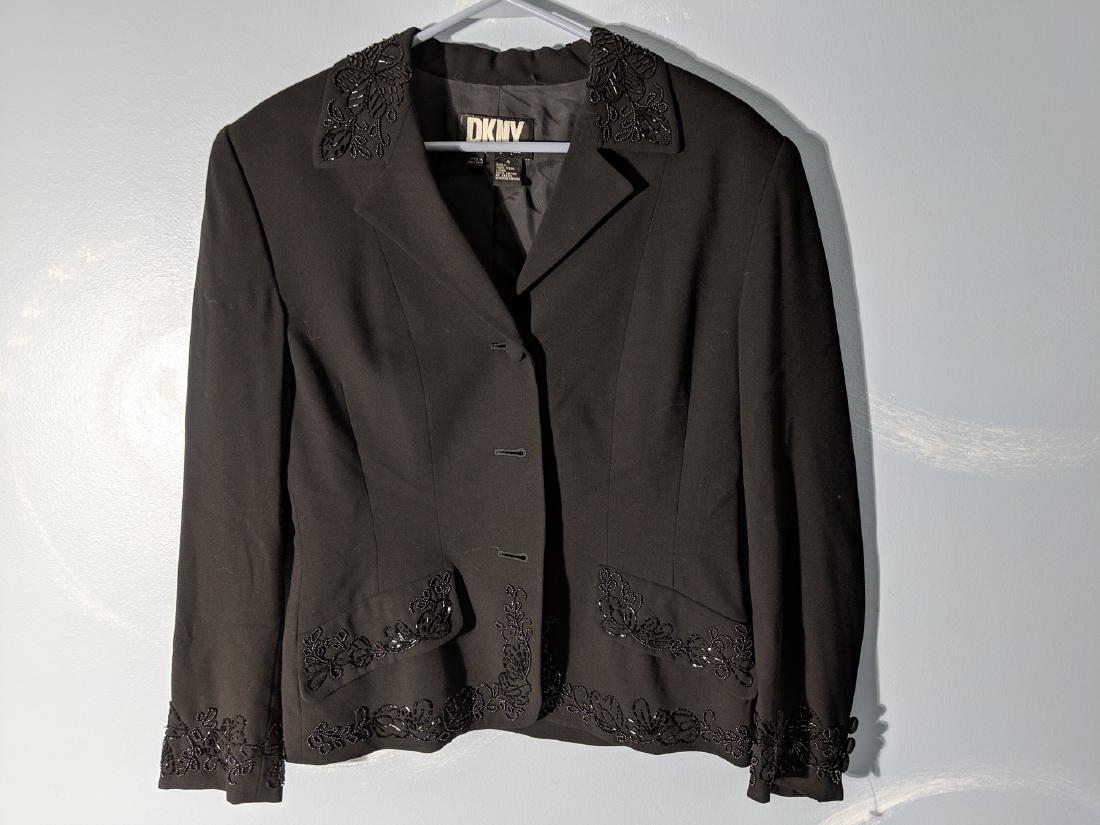 DKNY Black Wool Dress Jacket Size 4: DKNY Black Wool Dress Jacket Size 4 Used 18 shoulder, 18 chest, 21 arm, 24 long Shipping in continental US $10.00 Please ask any questions before bidding Good Luck!