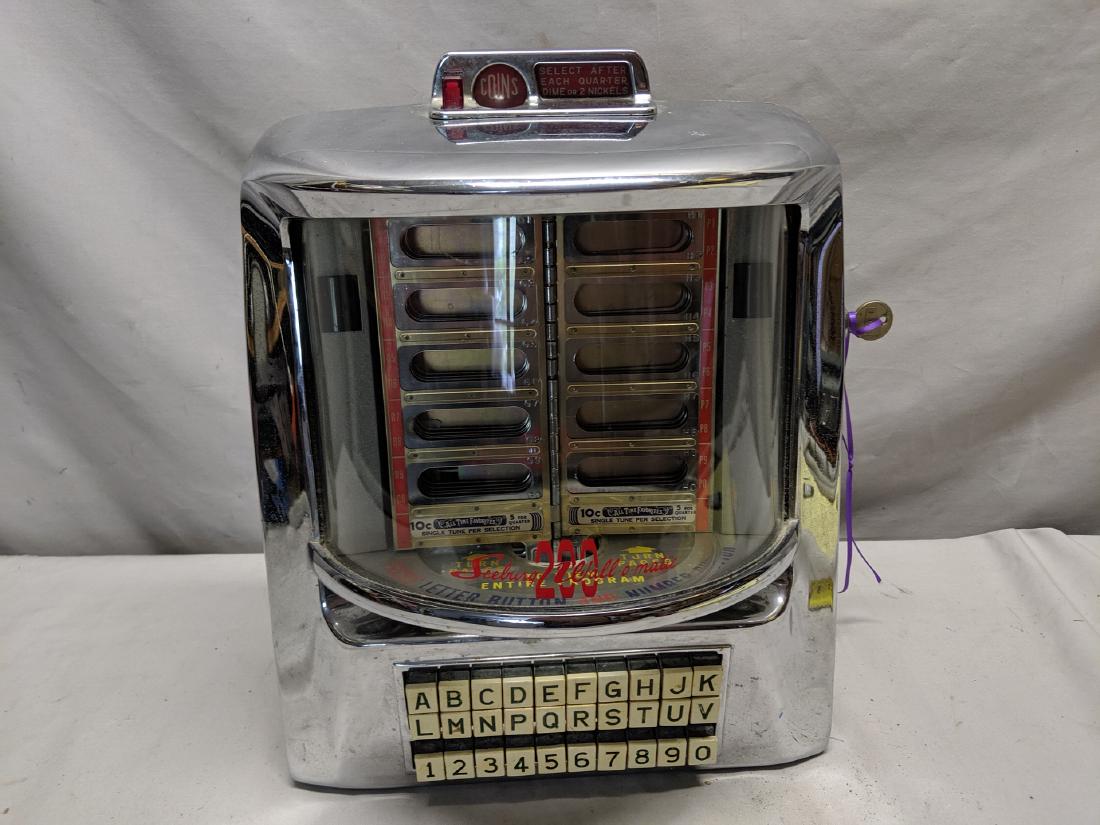1950's Seeburg 200 Wall-o-matic Jukebox Wall Box: 1950's Seeburg 200 Wall-o-matic Jukebox Wall Box. Key is included Has some very light pitting to chrome. Overall very clean 15 high x 12 1/2 x 6 Shipping in continental US $50.00 Please ask any questi