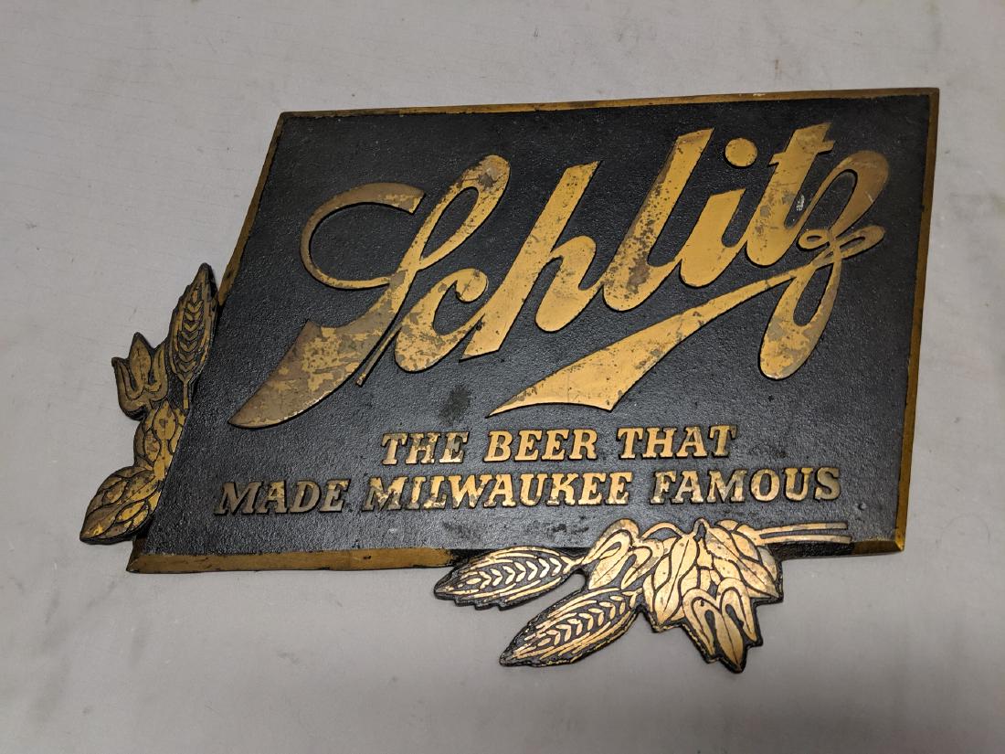 Antique Schlitz Beer Tavern Brass Wall Sign: Antique Schlitz Beer Tavern Brass Wall Sign Some wear to finish otherwise fine 15 x 10 1/2 Shipping in continental US $18.00 Please ask any questions before bidding Good Luck!