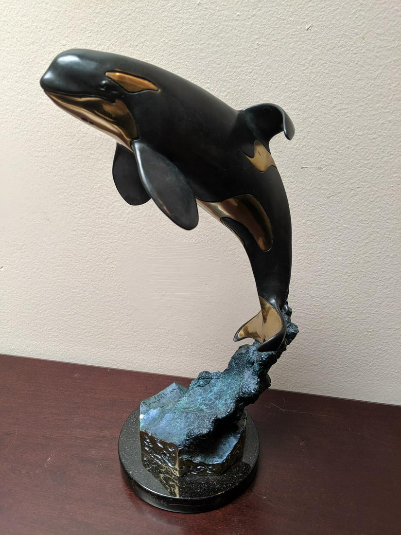 Robert Wyland Orca Whale Free Keiko Bronze Sculpture: Robert Wyland Orca Whale Free Keiko Bronze Sculpture on marble base. Number 123/35014 high Shipping in continental US $65.00 Please ask any questions before bidding Good Luck!