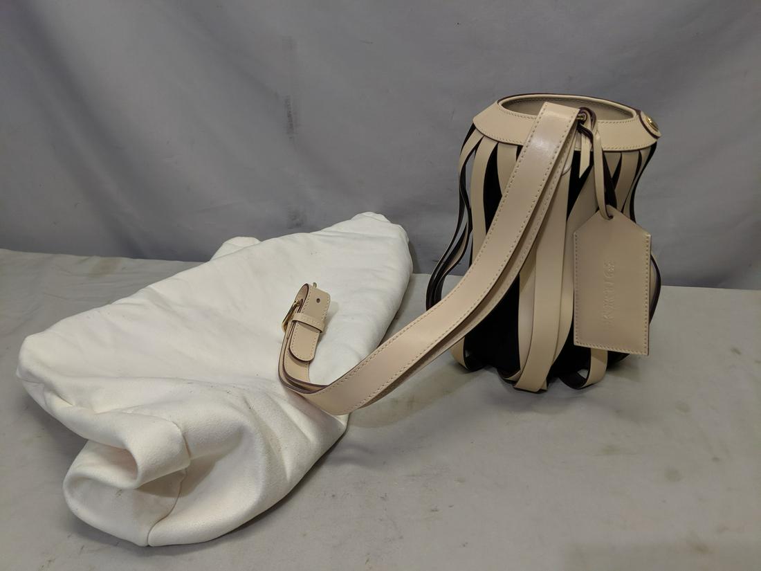 Krug Flanerie Leather Champagne Cooler: Krug Flanerie Leather Champagne Cooler10 high x 7 diameter Shipping in continental US $16.00 Please ask any questions before bidding Good Luck!