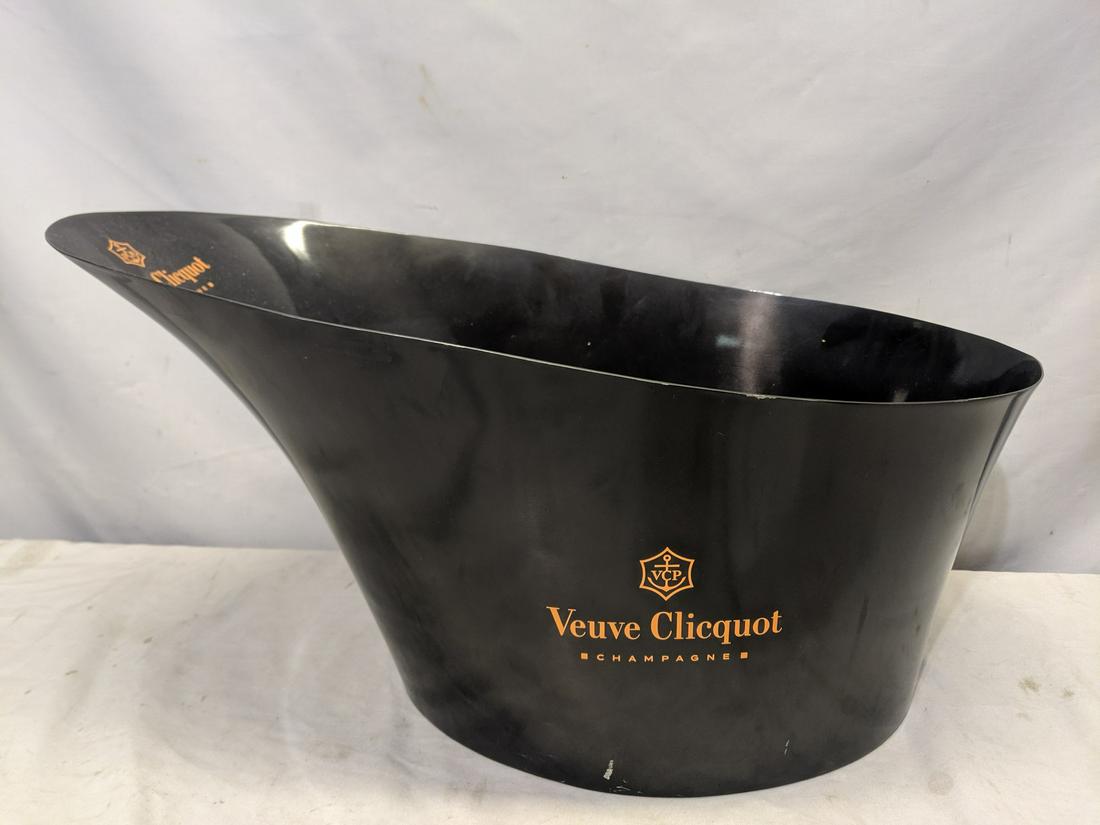 VCP Veuve Clicquot Champagne Black Metal Ice Bucket: VCP Veuve Clicquot Champagne Black Metal Ice Bucket Cooler11 high x 21 x 12 Shipping in continental US $18.00 Please ask any questions before bidding Good Luck!