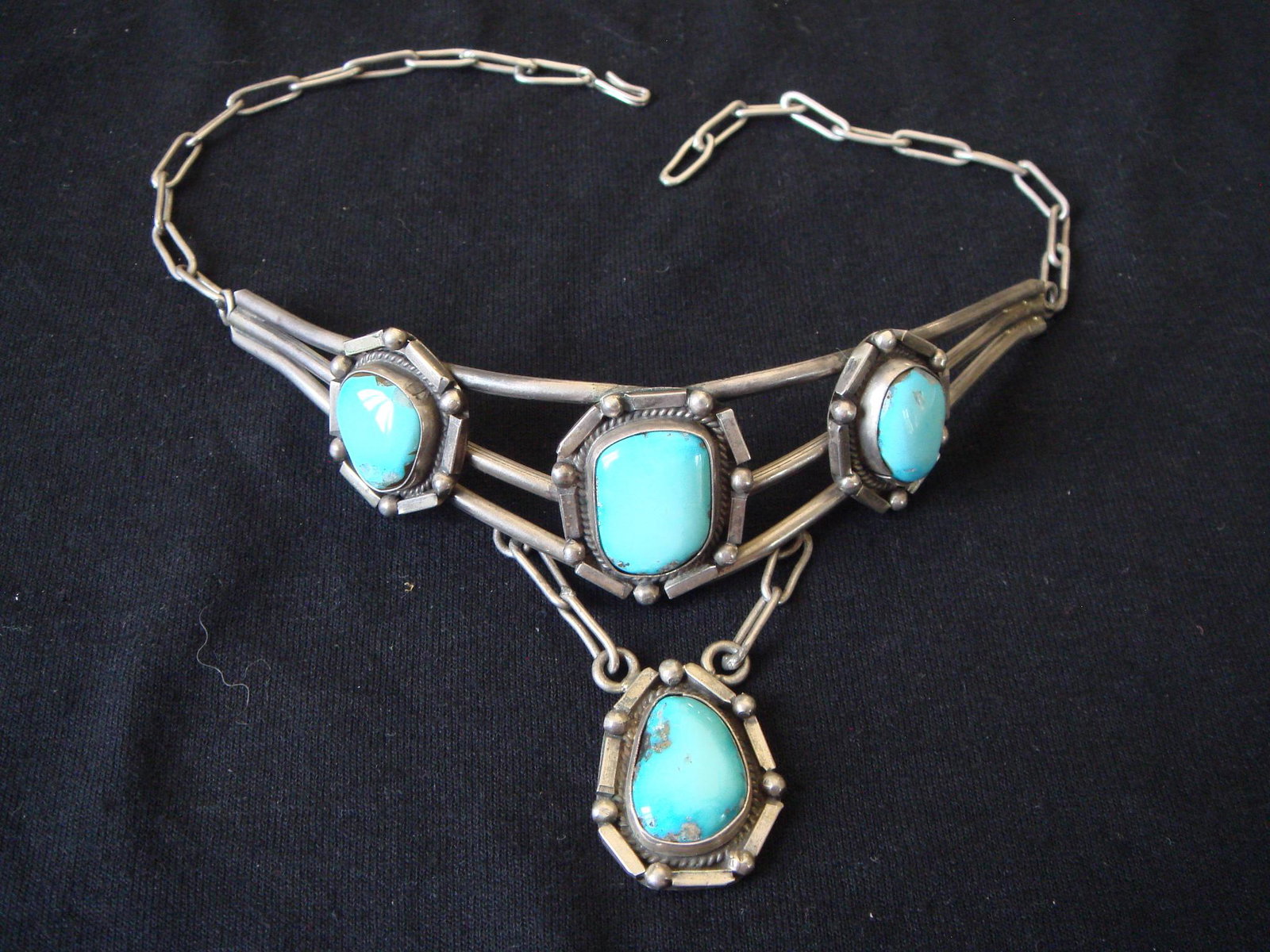 Vintage Sterling Native American Natural Turquoise: Vintage Sterling Native American Natural Turquoise Necklace. Original chain link and clasp. Choker style. No hallmark but tested Sterling. Stunning Robins Egg Blue Turquoise16" length, 74 grams Shippi