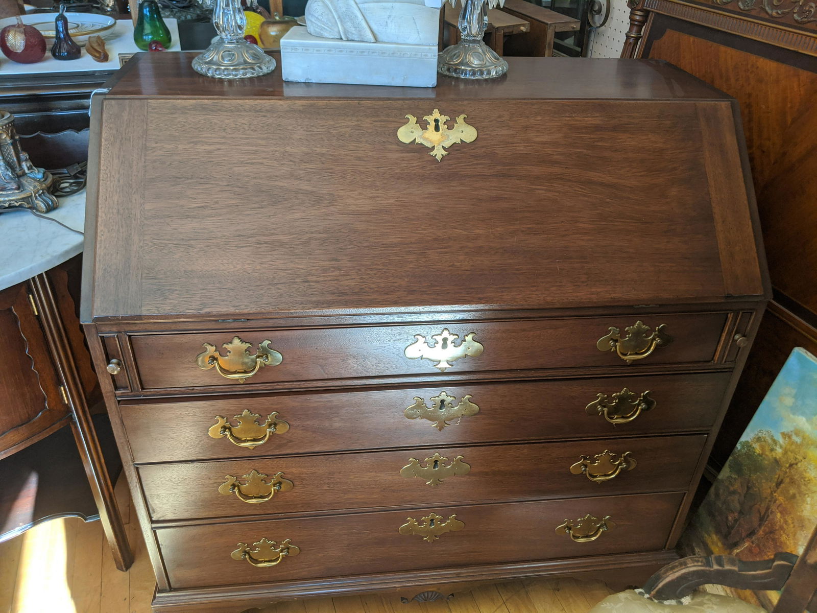 Vintage Kittinger Mahogany Slant Top Desk: Vintage Kittinger Mahogany Slant Top Desk 40 high x 40 x 21 Shipping in continental US $0.00 If shipping is $0 then buyer arranges pick up or shipping. Please ask any questions before bidding Good Luc