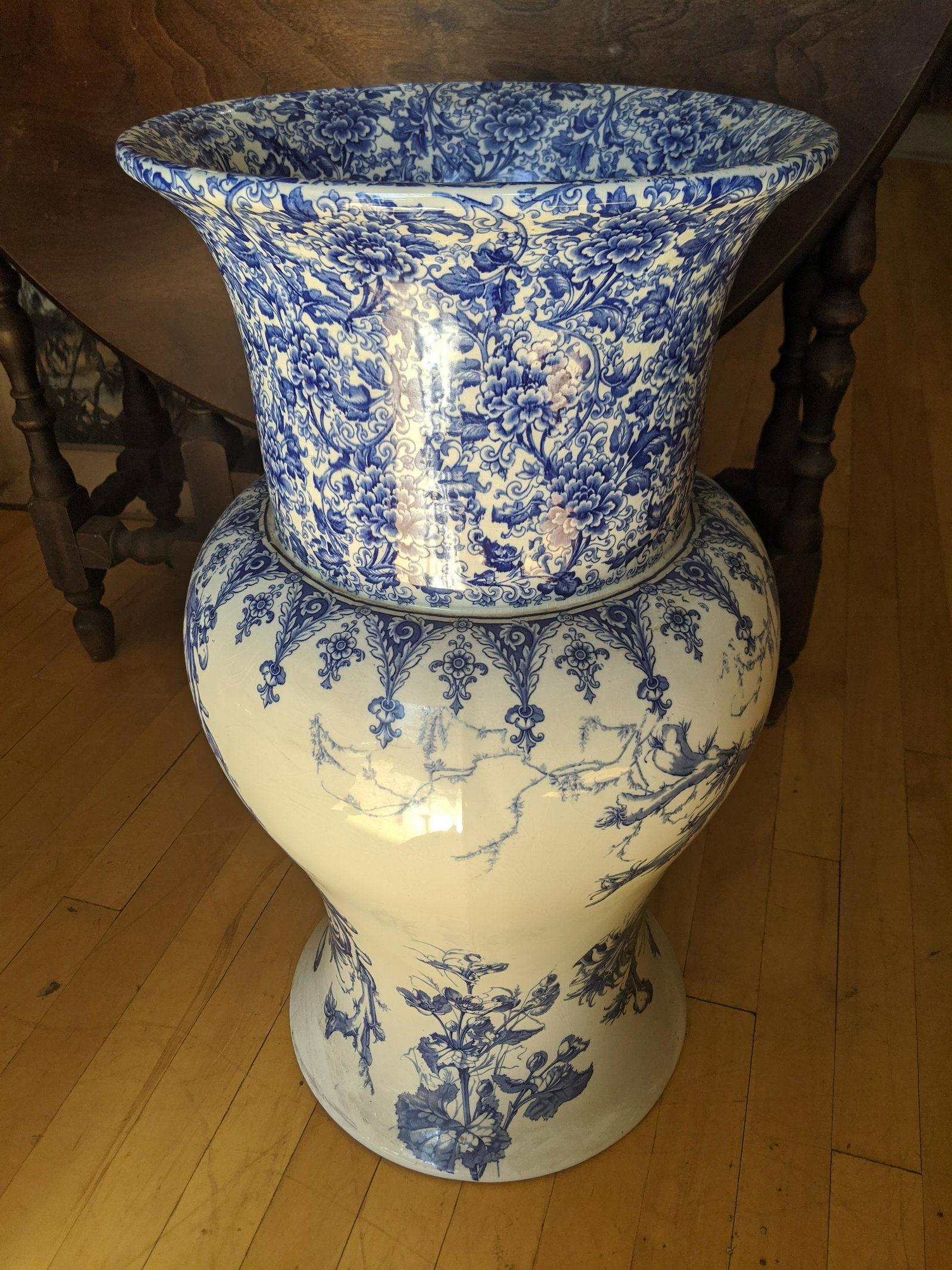 Antique Doulton Burslem Blue & White Large Umbrella: Antique Doulton Burslem Blue & White Large Umbrella Stand 24 high x 12 diameter Shipping in continental US $125.00 If shipping is $0 then buyer arranges pick up or shipping. Please ask any questions b