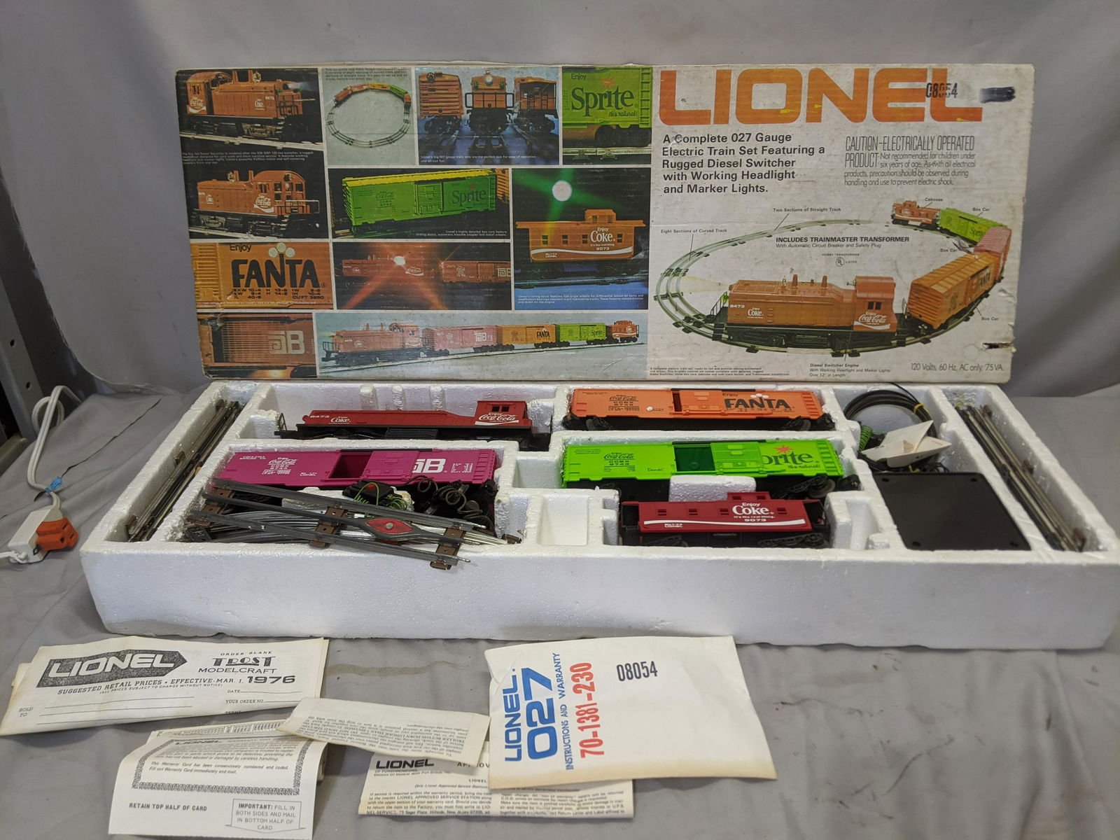Lionel 027 Train Set in Box Model 08054 (1 of 8)