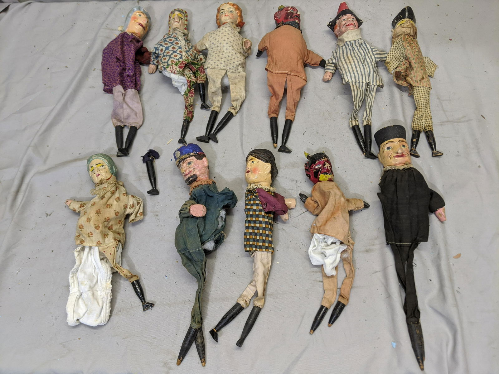c1900 German Carved Wood Punch & Judy Puppets Set 11 (1 of 9)