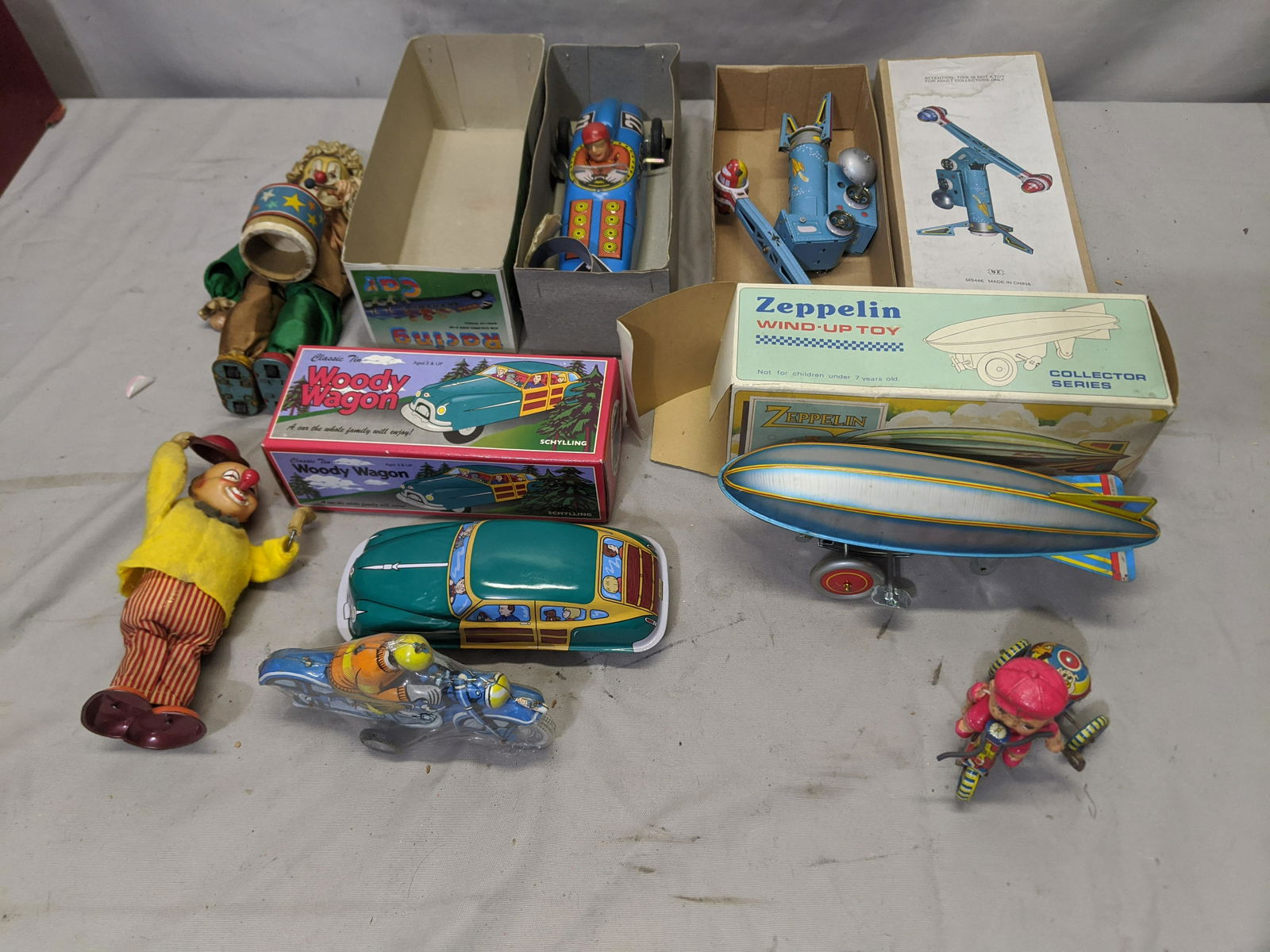Lot 8 Tin Litho Assorted Toys Clown Zeppelin Cars etc (1 of 9)