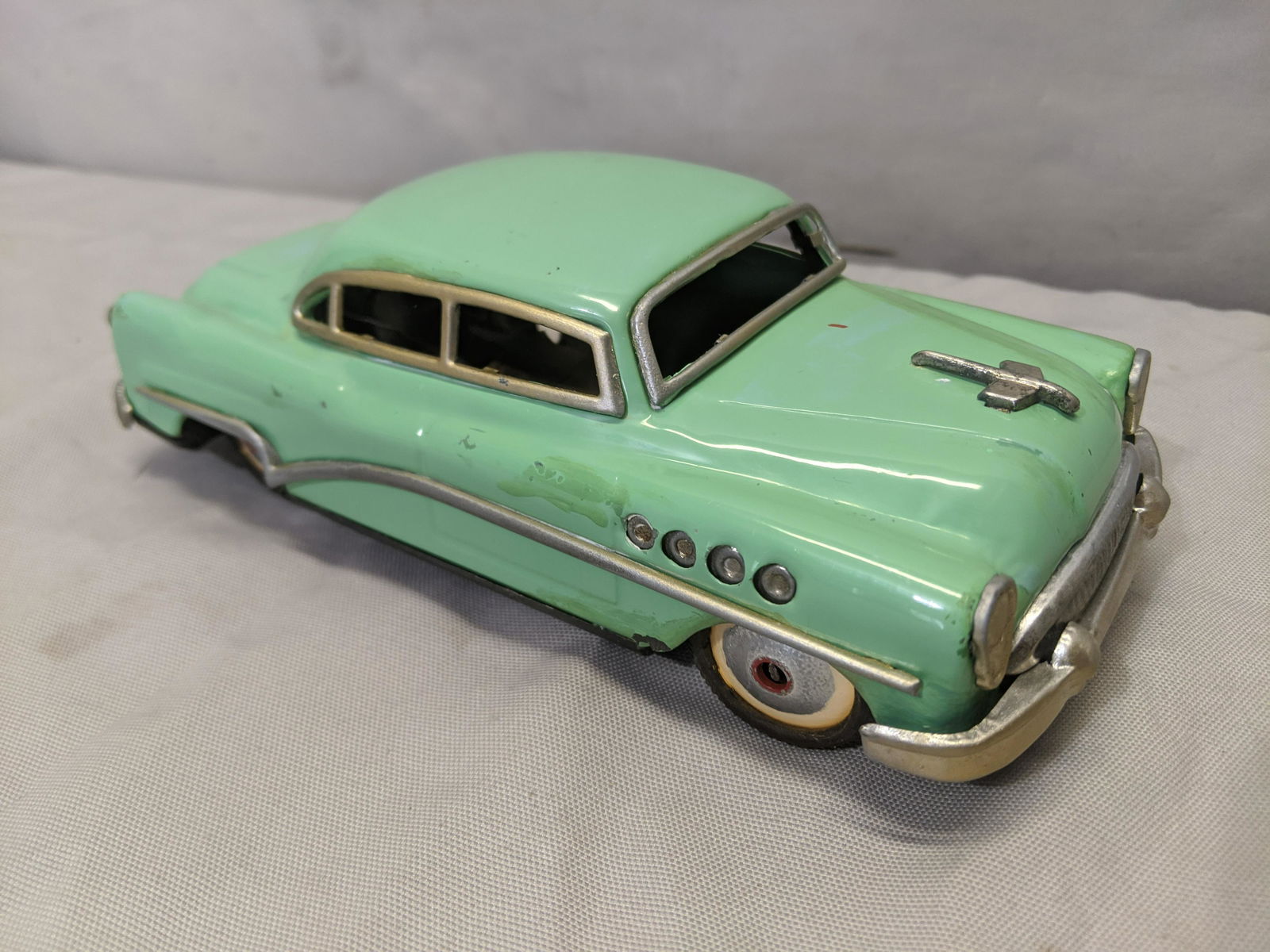 Asahitoy Tin Litho Friction Green 1954 Buick Car (1 of 6)