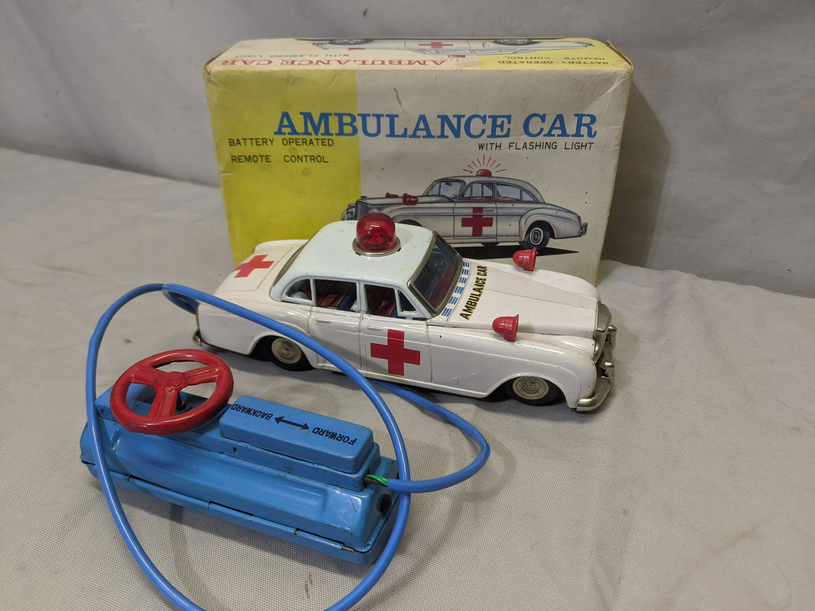 1950's Bentley Ambulance Battery-Op by Yonezawa (1 of 9)