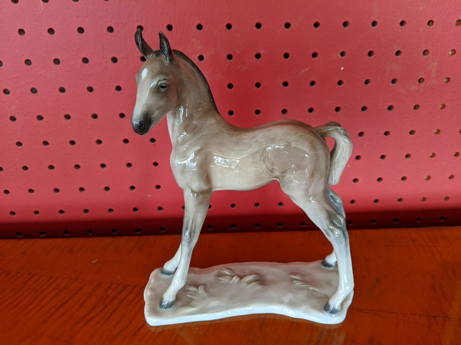 Rosenthal Karner Porcelain Horse Figurine #1528: Rosenthal Karner Porcelain Horse Figurine #1528 6 1/2 high x 7 x 3 Shipping in continental US $15.00 If shipping is $0 then buyer arranges pick up or shipping. Please ask any questions before bidding