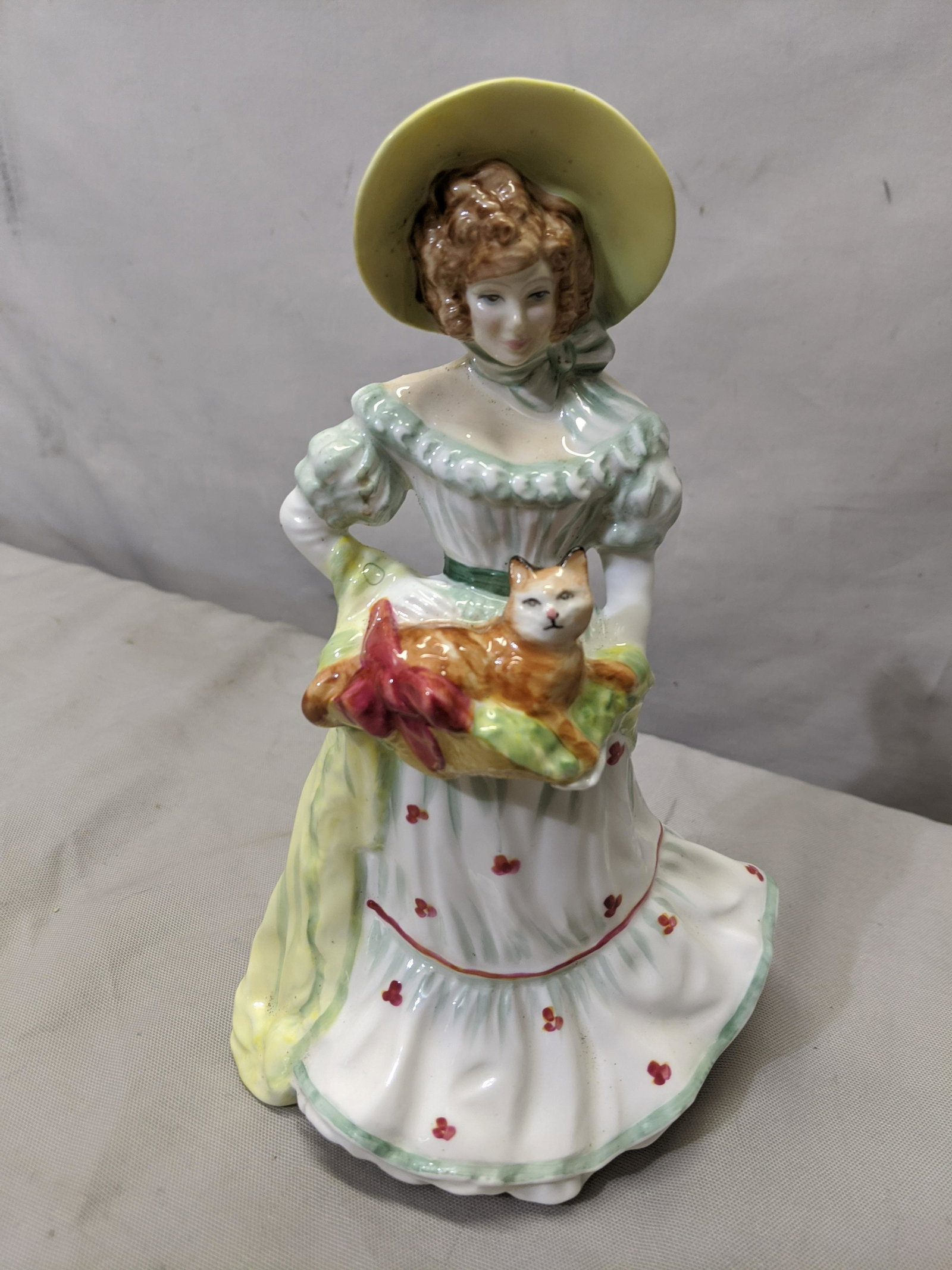 Royal Doulton Porcelain Figurine HN3711 Lady Doulton: Royal Doulton Porcelain Figurine HN3711 Lady Doulton 1997 9 high Shipping in continental US $18.00 If shipping is $0 then buyer arranges pick up or shipping. Please ask any questions before bidding Go