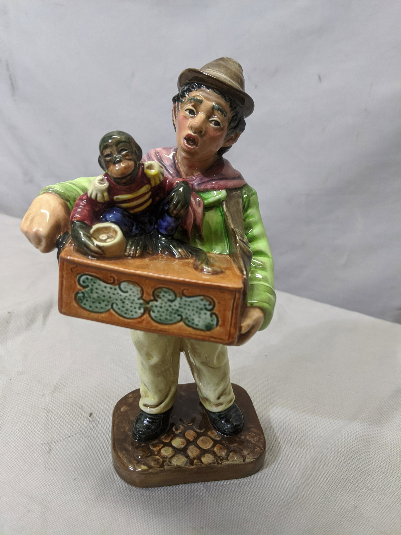 Royal Doulton Porcelain Figurine HN2173 Organ Grinder: Royal Doulton Porcelain Figurine HN2173 Organ Grinder 9 high Shipping in continental US $18.00 If shipping is $0 then buyer arranges pick up or shipping. Please ask any questions before bidding Good L