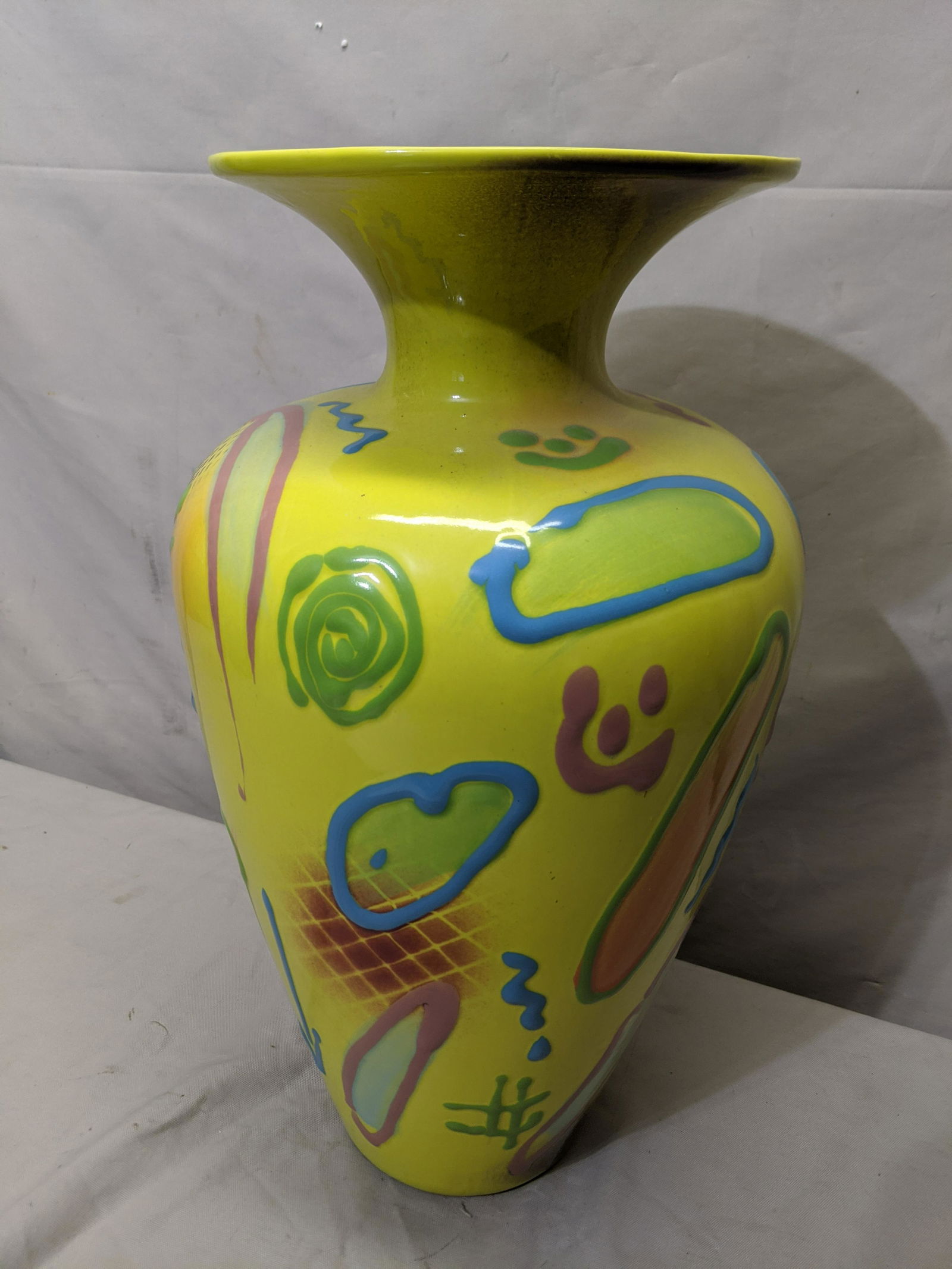 2004 Royal Haeger Yellow Embossed Modern Large Vase (1 of 6)