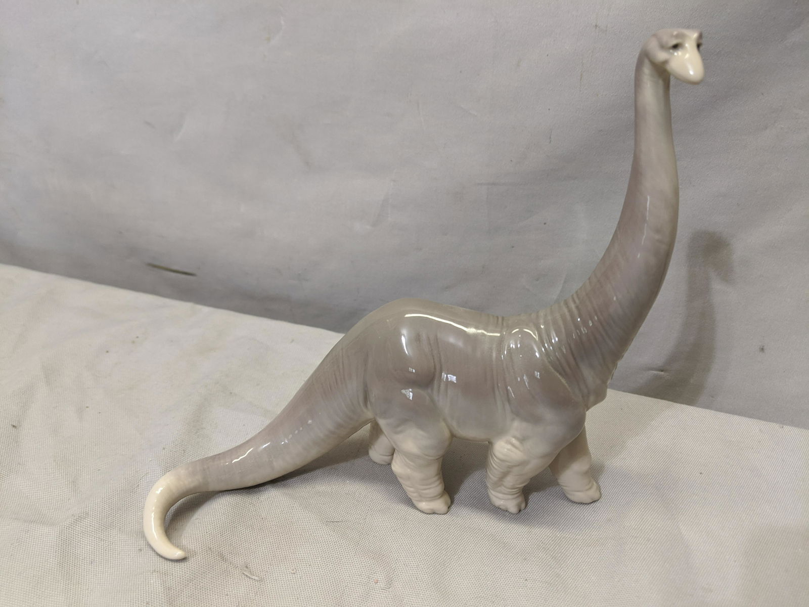 Lladro Stretch Dinosaur 7546 Porcelain Figurine (1 of 5)