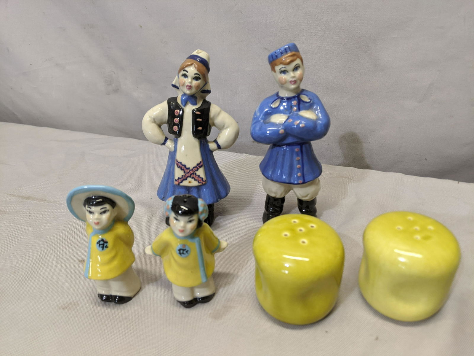 3 Salt & Pepper Shakers Russel Wright Ceramic Arts: 3 Salt & Pepper Shakers Russel Wright Ceramic Arts Studio including Pair Dutch and Chinese couples Shipping in continental US $15.00 If shipping is $0 then buyer arranges pick up or shipping. Please a