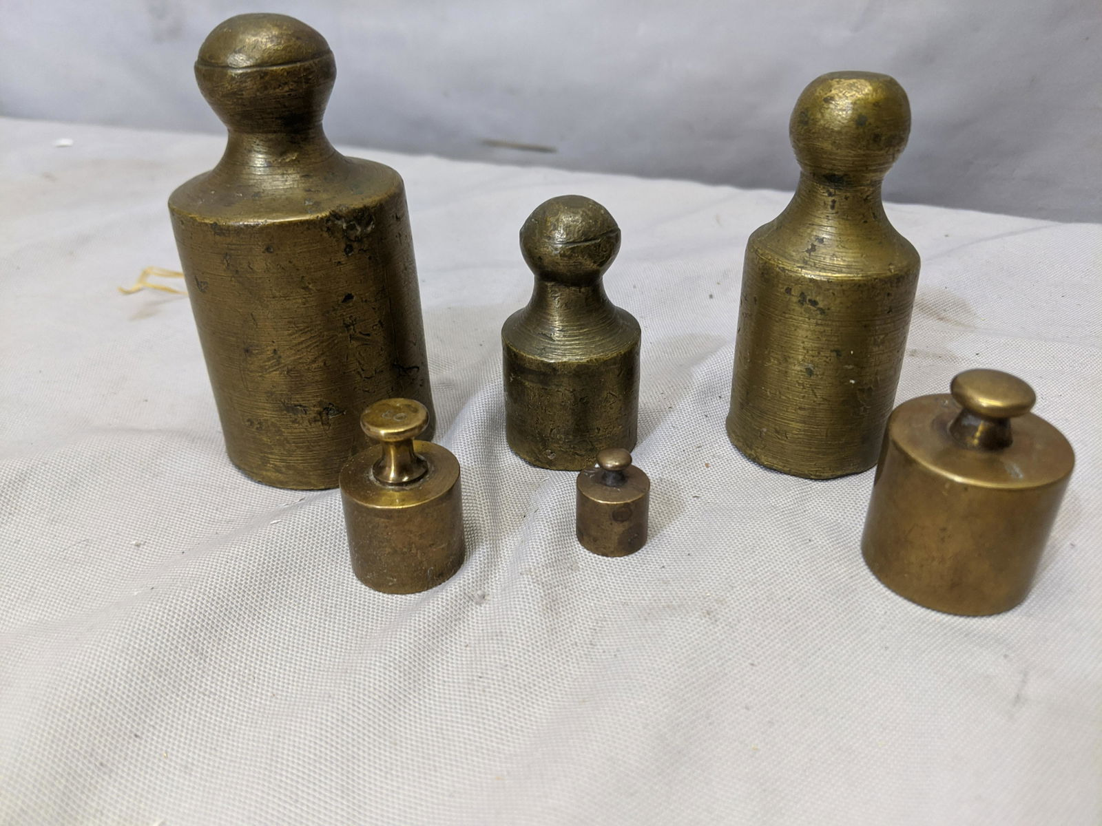 Lot 6 Antique Solid Brass Scale Weights: Lot 6 Antique Solid Brass Scale Weights 1/2 to 3 1/2 high Shipping in continental US $13.00 If shipping is $0 then buyer arranges pick up or shipping. Please ask any questions before bidding Good Luck