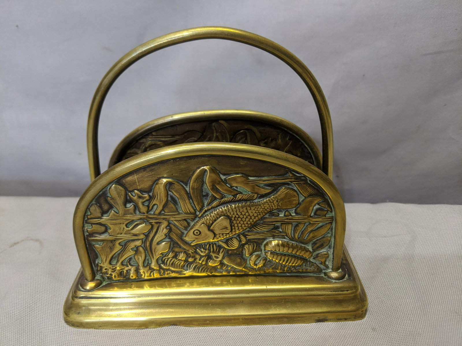Vintage Brass Fish & Shell Design Letter Holder: Vintage Brass Fish & Shell Design Letter Holder 5 high x 5 1/2 x 3 Shipping in continental US $10.00 If shipping is $0 then buyer arranges pick up or shipping. Please ask any questions before bidding 