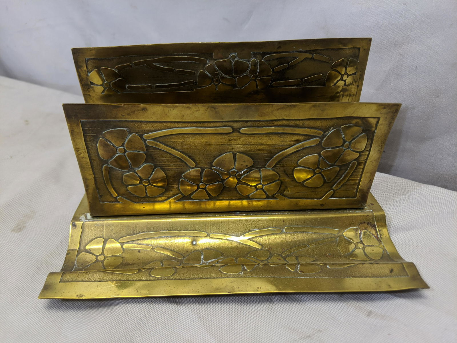 Arts & Crafts Brass Carence Crafters Letter Holder: Arts & Crafts Brass Carence Crafters Letter Holder 4 1/2 high x 8 x 4 1/2 Shipping in continental US $11.00 If shipping is $0 then buyer arranges pick up or shipping. Please ask any questions before b