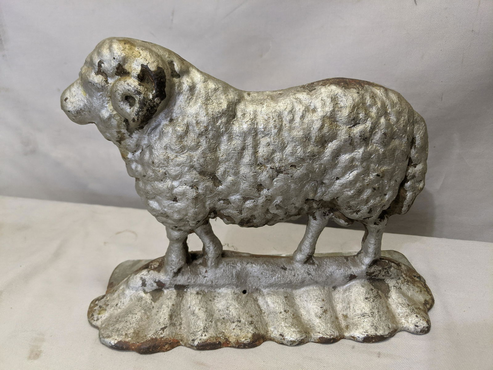Antique Sheep Cast Iron Door Stop Hubley ?: Antique Sheep Cast Iron Door Stop Hubley ? 8 high x 10 x 4 Shipping in continental US $18.00 If shipping is $0 then buyer arranges pick up or shipping. Please ask any questions before bidding Good Luc