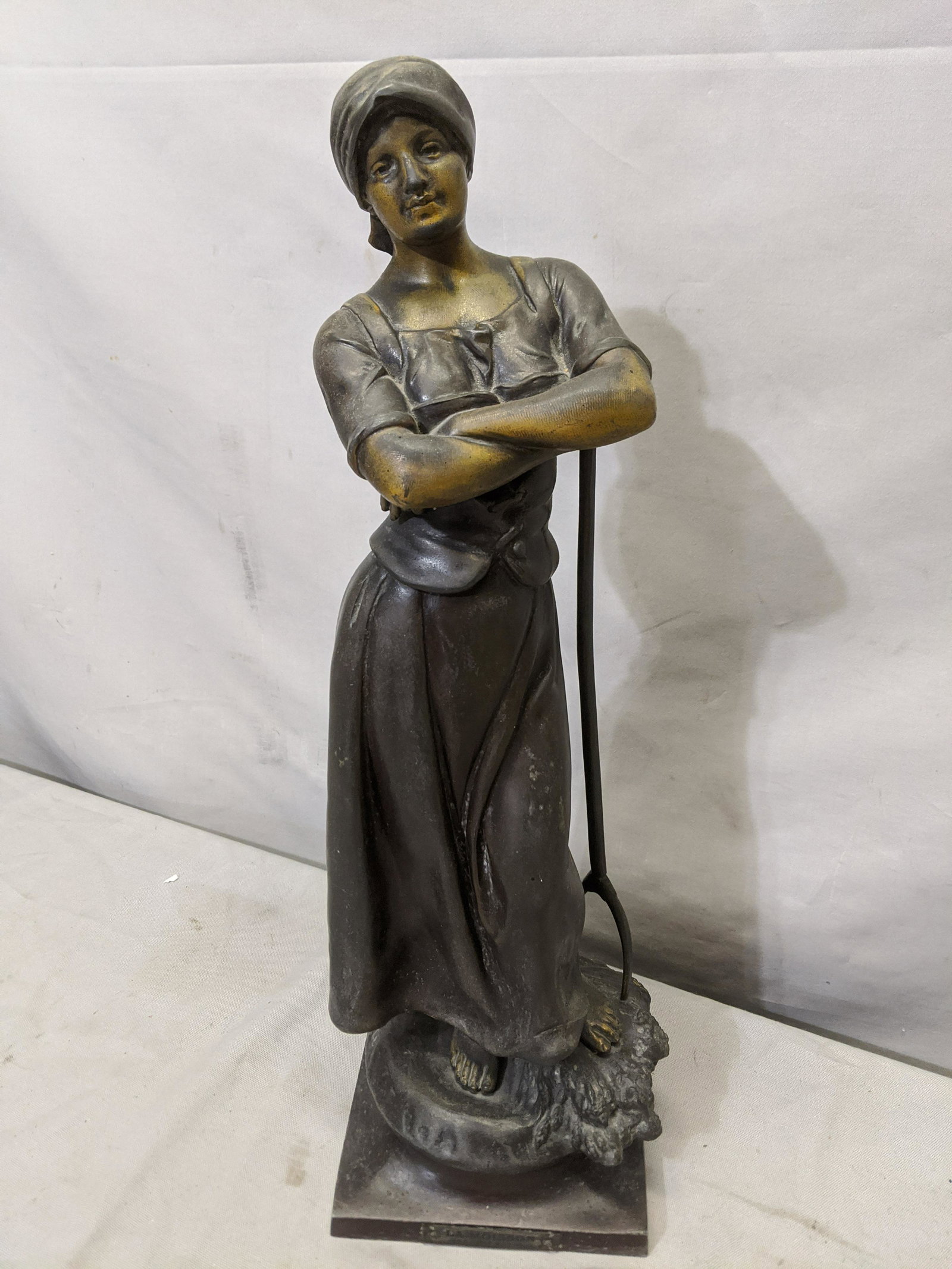 1906 AJ Scotte Spelter Bronze La Moisson Lady Sculpture: 1906 AJ Scotte Spelter Bronze La Moisson Lady Sculpture 18 high Shipping in continental US $28.00 If shipping is $0 then buyer arranges pick up or shipping. Please ask any questions before bidding Goo