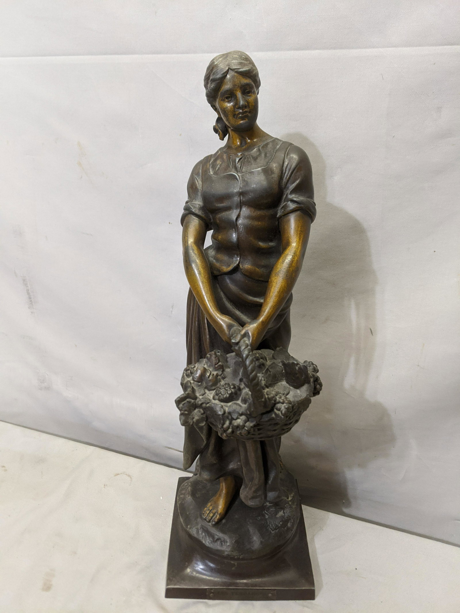 1906 AJ Scotte Spelter Bronze Les Vendanges Lady: 1906 AJ Scotte Spelter Bronze Les Vendanges Lady Sculpture 17 1/2 high Shipping in continental US $28.00 If shipping is $0 then buyer arranges pick up or shipping. Please ask any questions before bidd