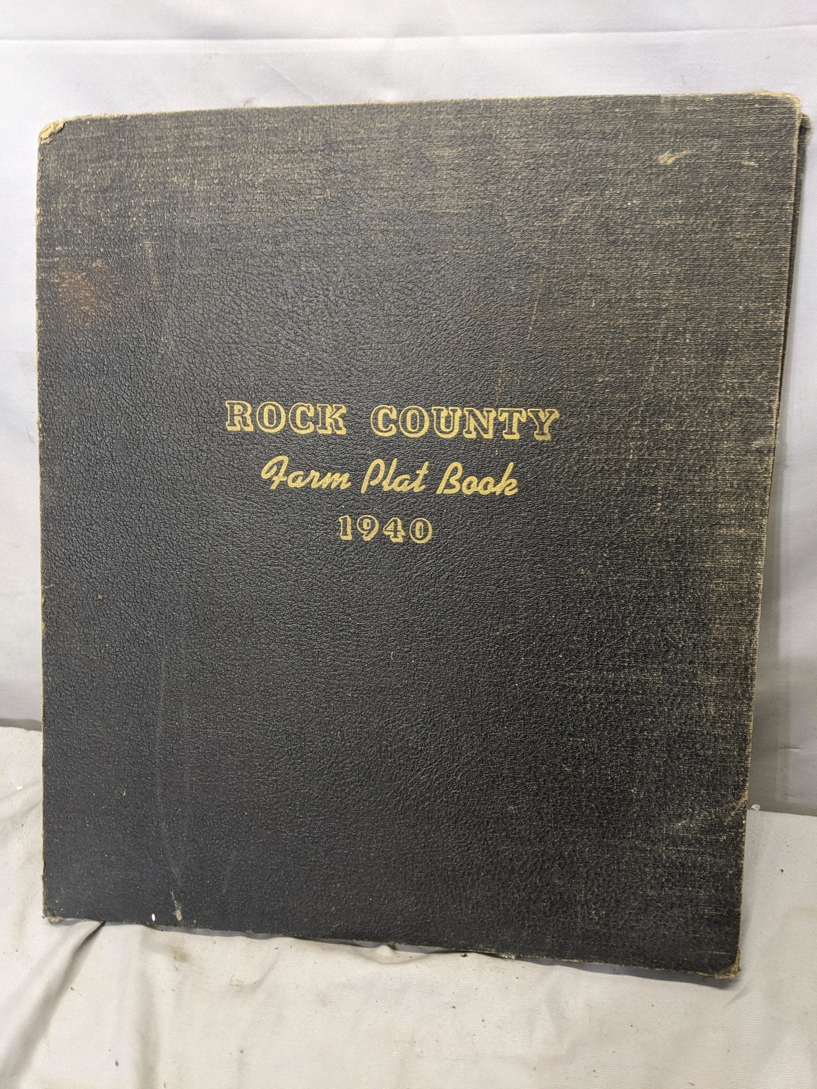1940 Rock County Wisconsin Farm Plat Book w/ Maps: 1940 Rock County Wisconsin Farm Plat Book w/ Maps 4lbs 18 x 16 x 1/2 Shipping in continental US $25.00 If shipping is $0 then buyer arranges pick up or shipping. Please ask any questions before biddin