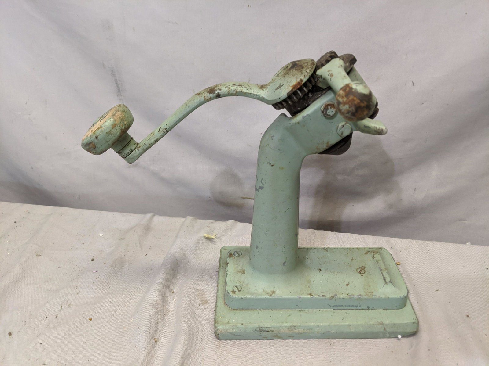 Antique Wood & Cast Iron Unmarked Store Crank Can: Antique Wood & Cast Iron Unmarked Store Crank Can Opener 6 lbs, 16 high x 9 x 5 Shipping in continental US $30.00 If shipping is $0 then buyer arranges pick up or shipping. Please ask any questions be