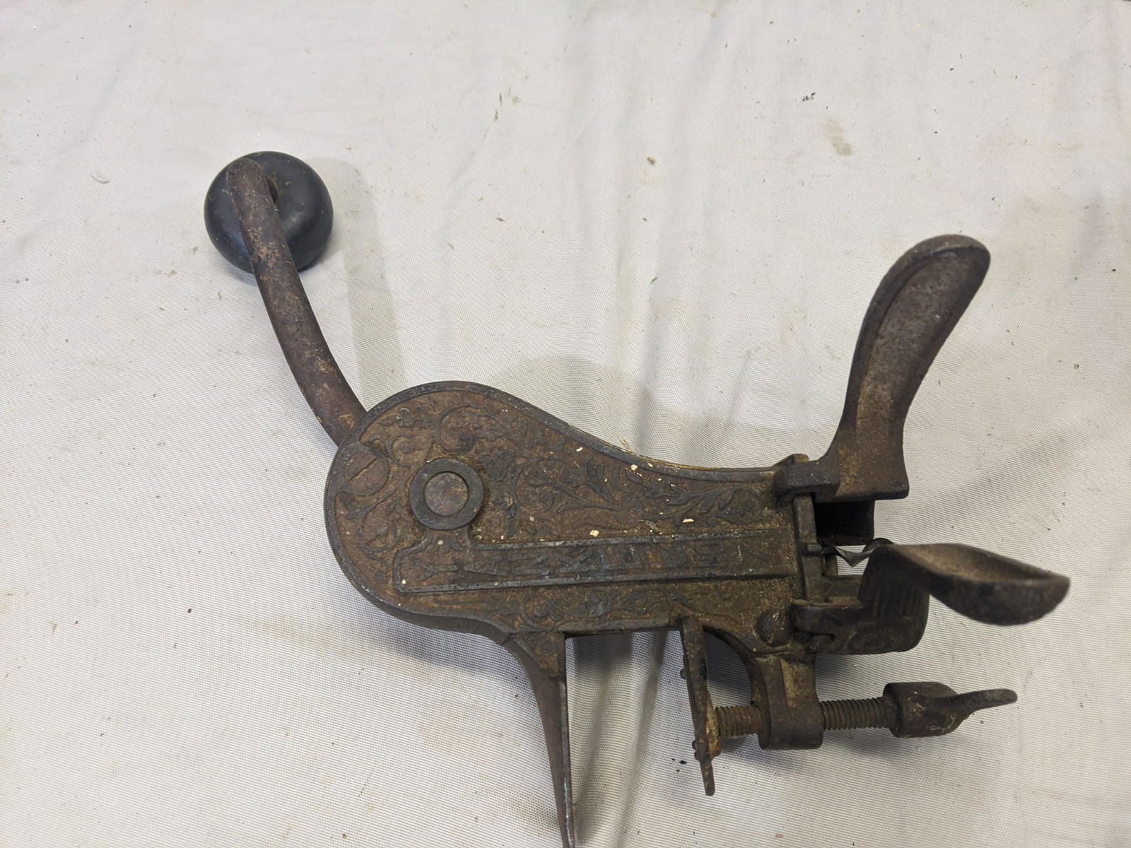 Antique Cast Iron Yankee No 7 Bar Mounted Cork Remover (1 of 5)