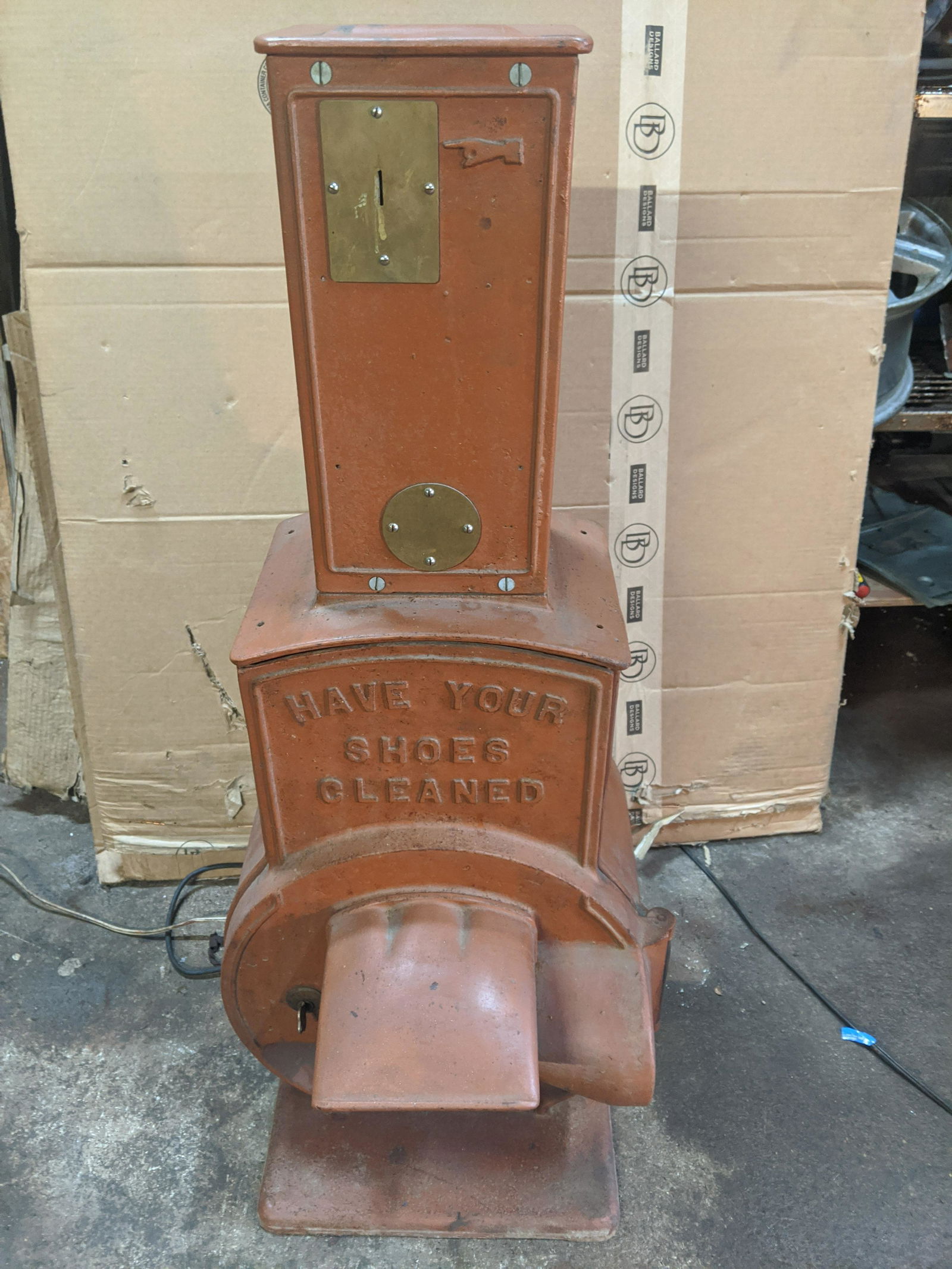 c1915 Cast Iron Coin op Shoe Polisher Machine (1 of 9)