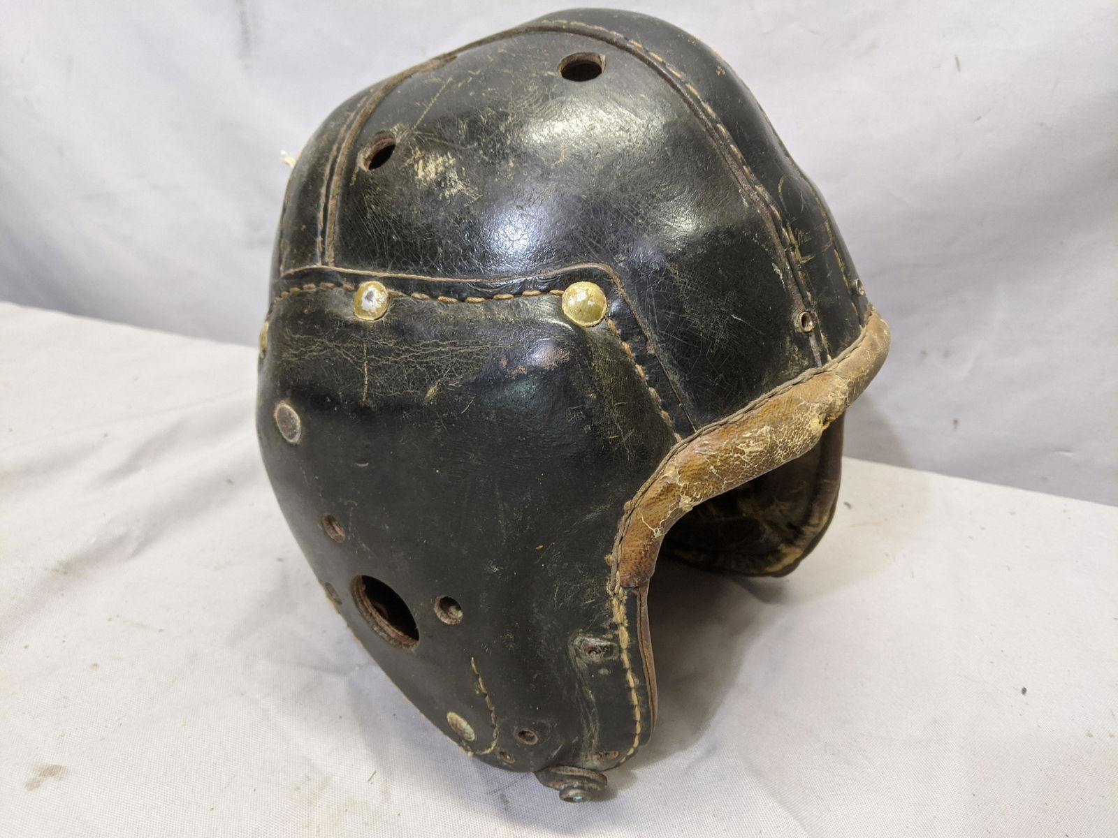 1950's Leather MacGregor H612 Football Helmet: 1950's Leather MacGregor H612 Football Helmet 2 lbs, Size 6 7/8 Shipping in continental US $25.00 If shipping is $0 then buyer arranges pick up or shipping. Please ask any questions before bidding Goo