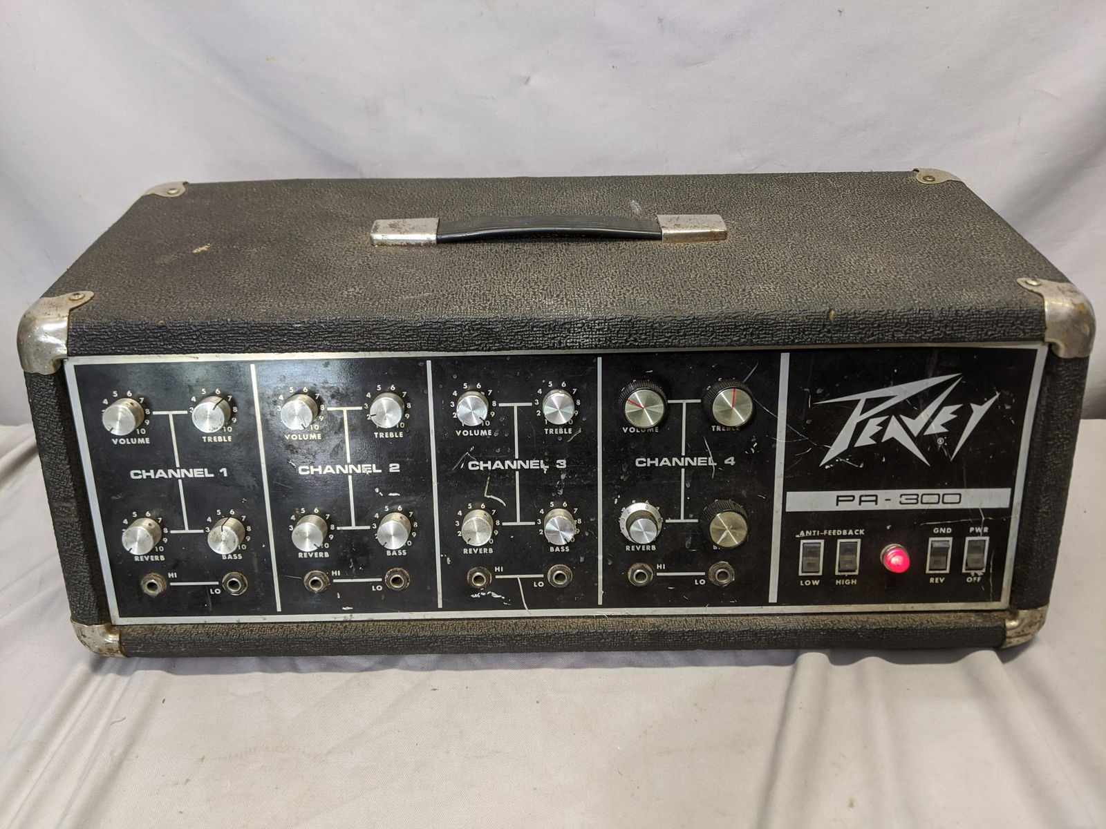 Vintage Peavey Series PA-300 4 Channel Amp Amplifier (1 of 9)