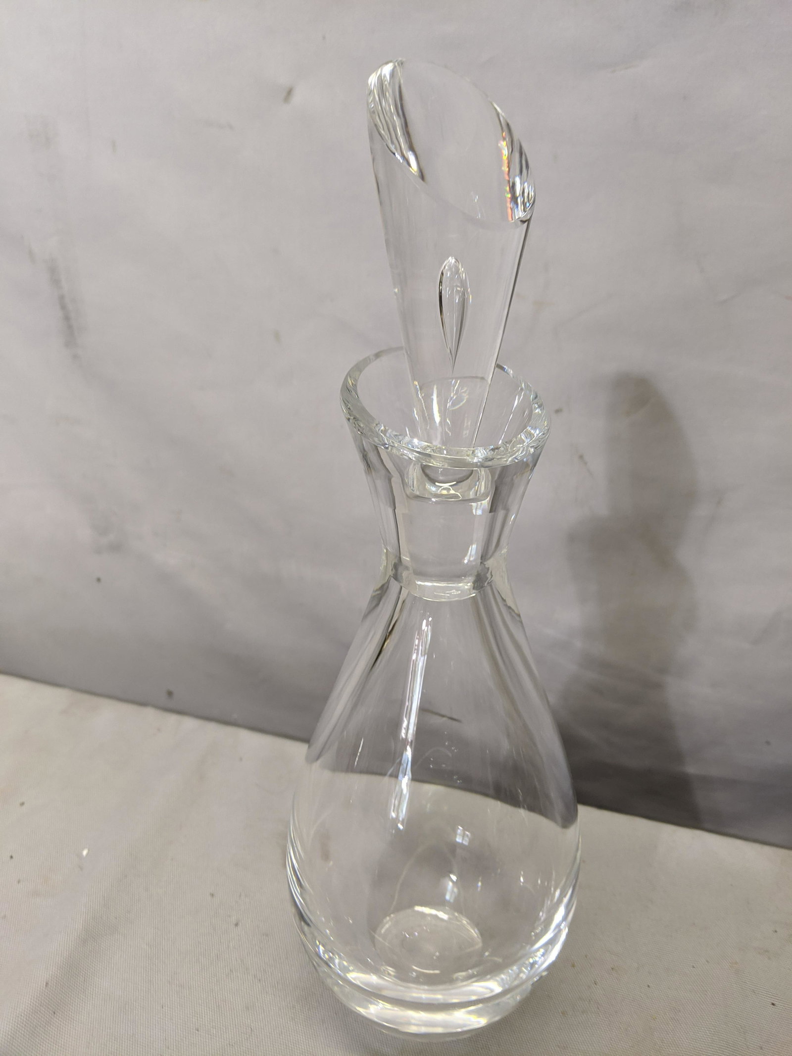 Steuben Pollard Teardrop Crystal Decanter & Stopper: Steuben Pollard Teardrop Crystal Decanter & Stopper. Measurements in inches:11 high x 3 3/4 diameter We offer in-house shipping. Item(s) will be packed after invoice is paid and shipping cost will be 